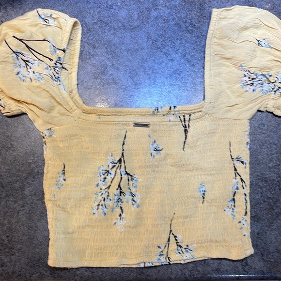Medium Yellow billabong cropped puffy sleeved t-shirt - Picture 3 of 3
